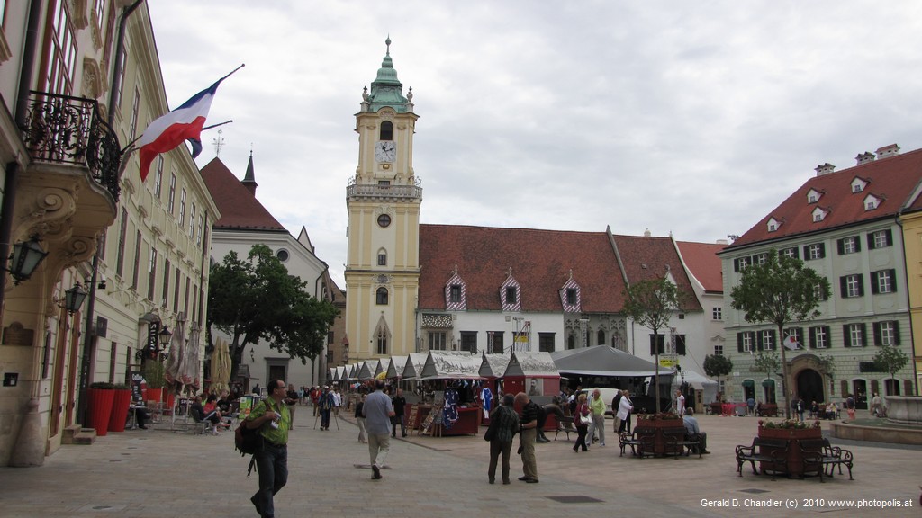 Hlavne Nam (Main Square