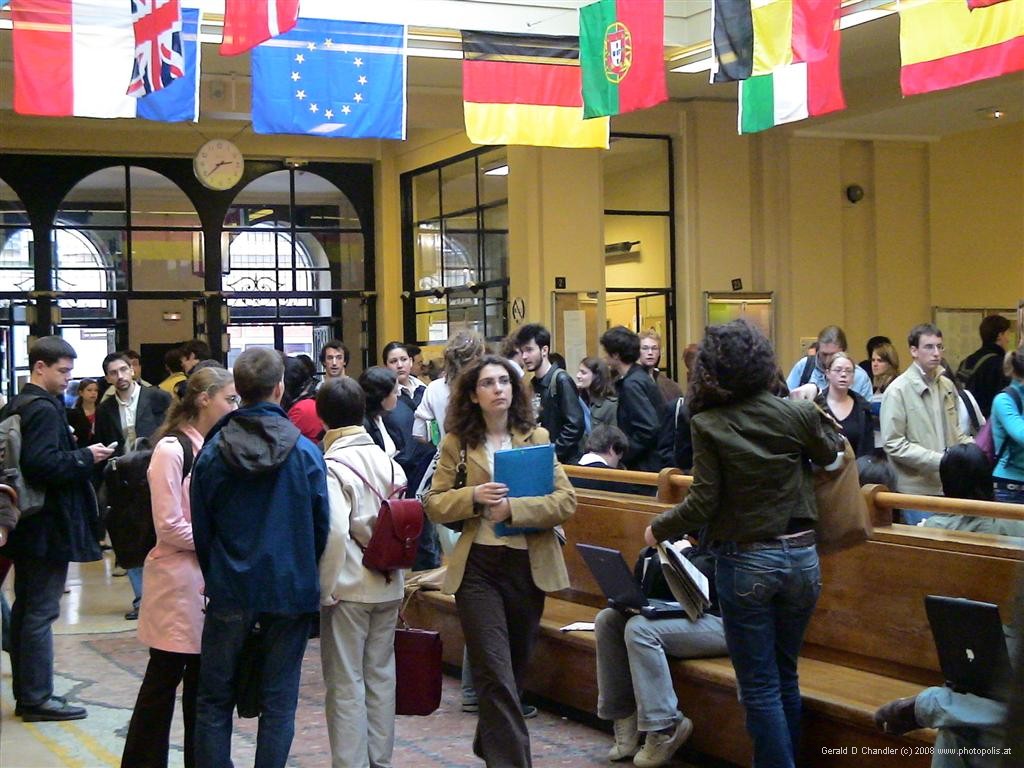 Students in Main Hall, Sci Po